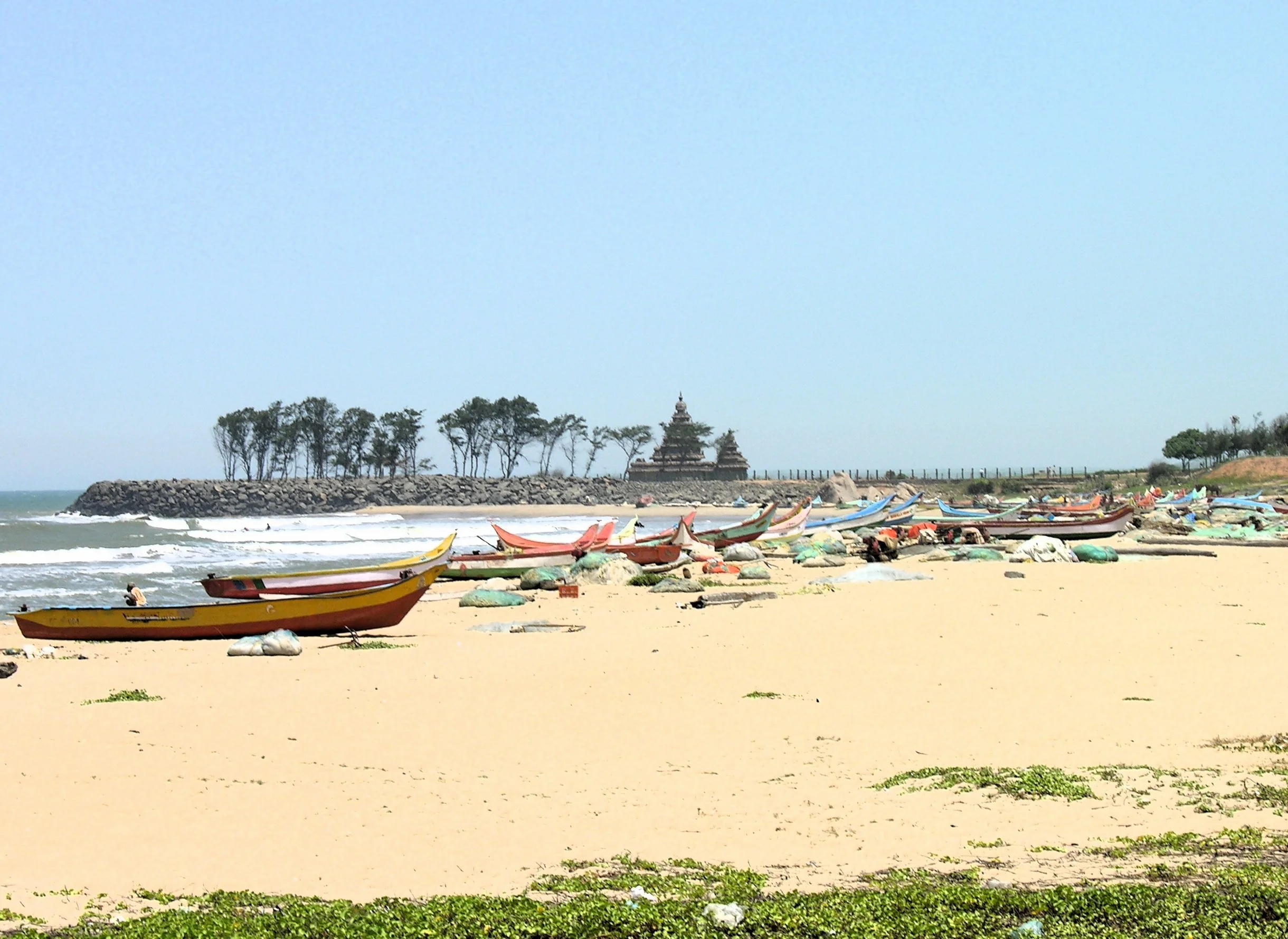 Mahabalipuram - Fishing boats at Shore Temple